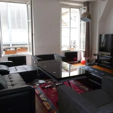 Апартаменты Beautiful 4 People Flat In Paris, Bastille *